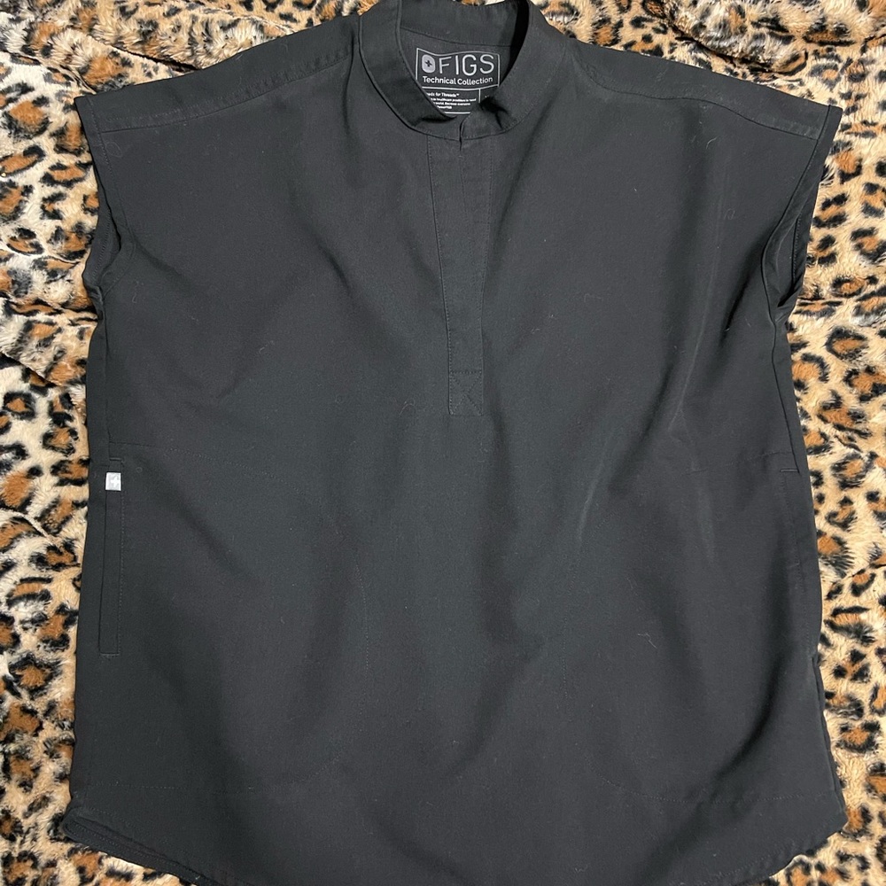 FIGS black oversized collared top XS